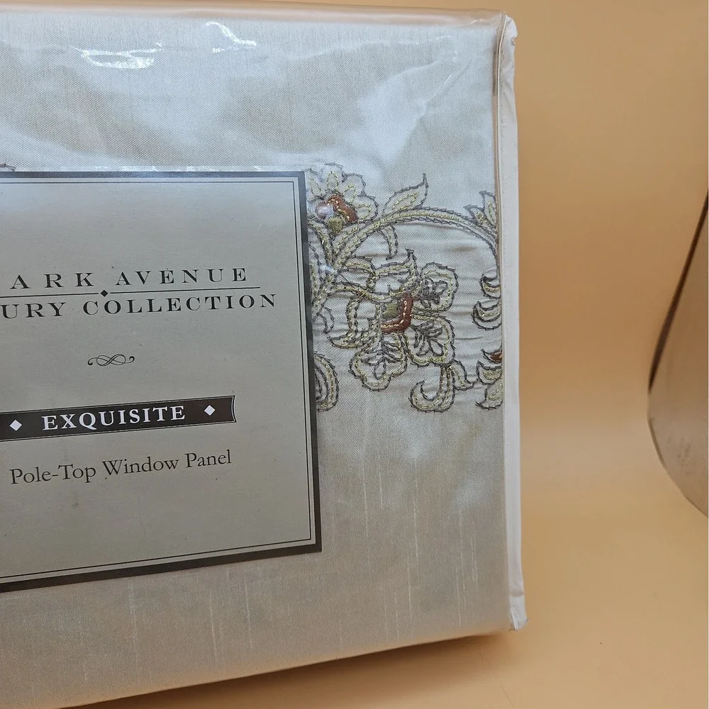 Park Avenue Luxury Collection Exquisit Window Panels with Tie Backs Light Green
